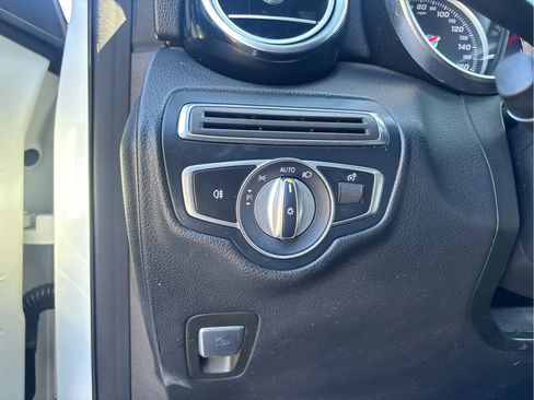 Used 2019 Mercedes-Benz GLC 300 4MATIC image 24