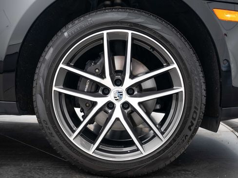 Certified 2024 Porsche Macan AWD/4WD image 11