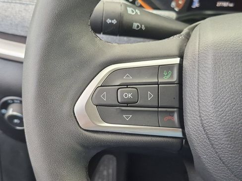 Used 2025 Jeep Compass Latitude AWD/4WD image 20