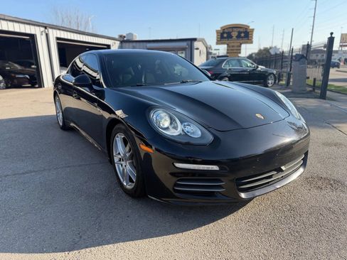 Used 2014 Porsche Panamera 4 w/ Premium Package AWD/4WD image 3