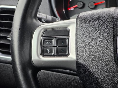 Used 2012 Dodge Avenger SXT image 17