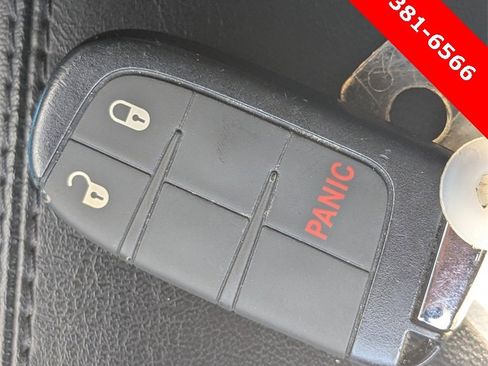 Used 2024 Jeep Compass Latitude image 32