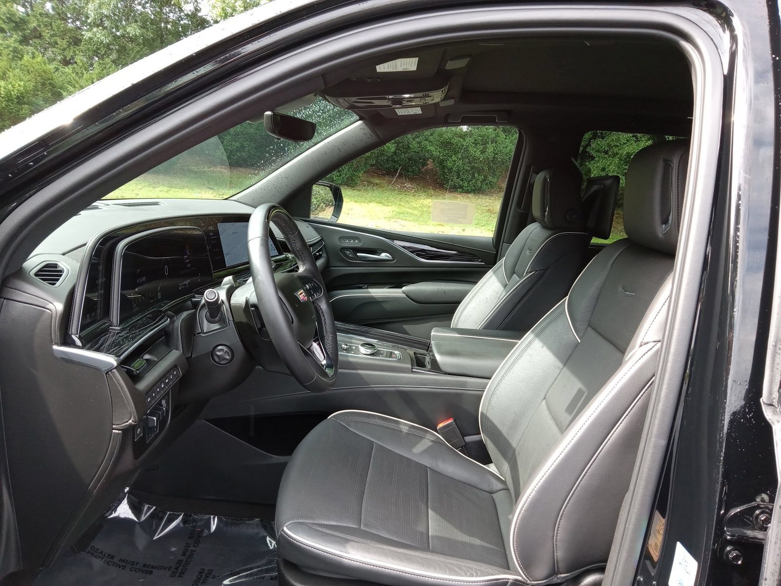 Used 2023 Cadillac Escalade Sport w/ LPO, ONYX Package AWD/4WD image 11