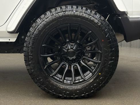 Used 2025 Jeep Wrangler Unlimited Sahara w/ Safety Group image 12