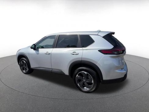 Used 2025 Nissan Rogue SV AWD/4WD image 9