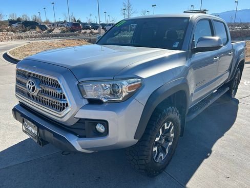 Used 2017 Toyota Tacoma TRD Off-Road w/ Tow Package (A/T) image 3