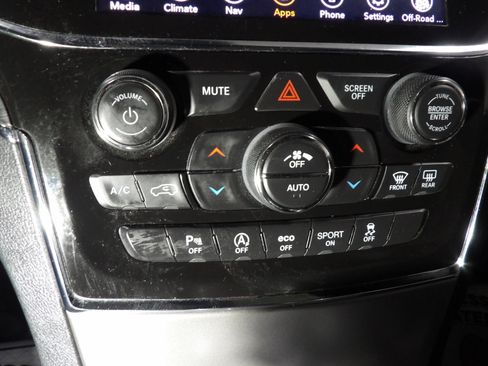 Used 2021 Jeep Grand Cherokee Limited w/ Luxury Group II AWD/4WD image 21