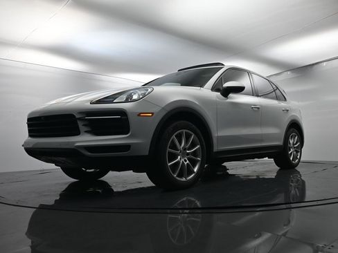 Used 2021 Porsche Cayenne image 42
