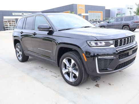 New 2026 Jeep Grand Cherokee Limited AWD/4WD image 1