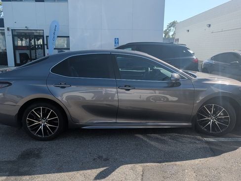 Used 2023 Toyota Camry SE w/ Audio Upgrade Package FWD image 4