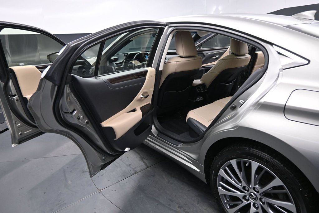 Used 2019 Lexus ES 300h w/ Premium Package FWD image 19