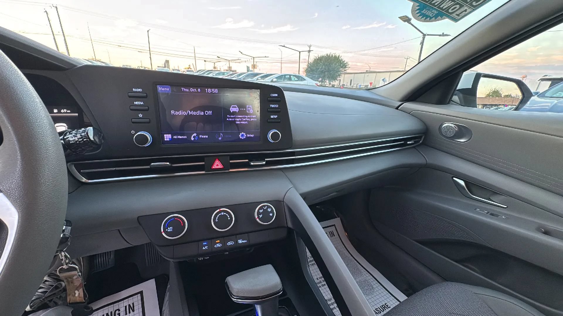 Used 2021 Hyundai Elantra SE FWD image 16