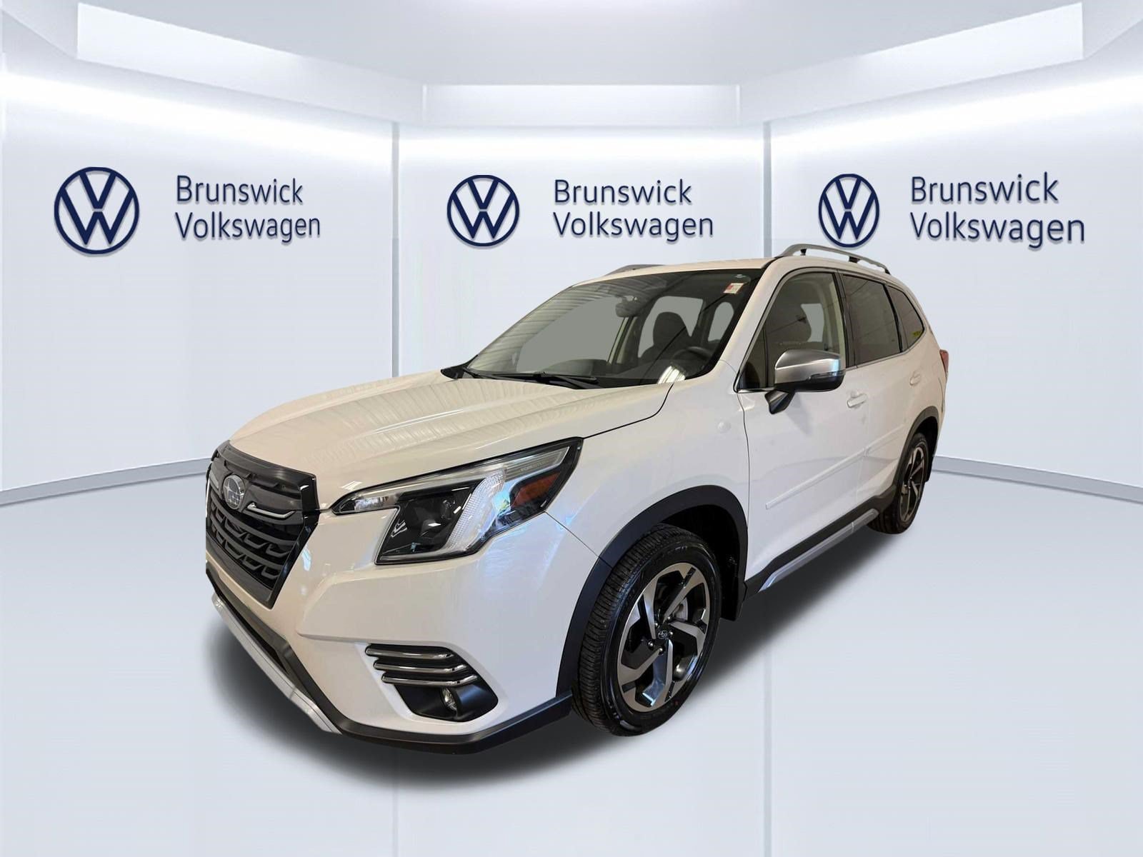 Used 2023 Subaru Forester Touring w/ Popular Package #2 AWD/4WD image 6
