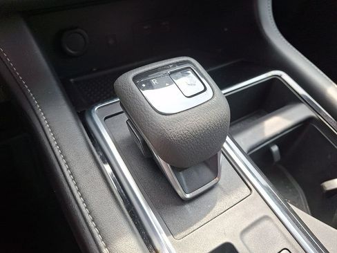 Used 2024 Nissan Pathfinder SL AWD/4WD image 14