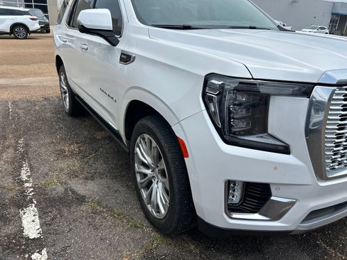 Used 2022 GMC Yukon Denali w/ Denali Premium Package RWD image 11