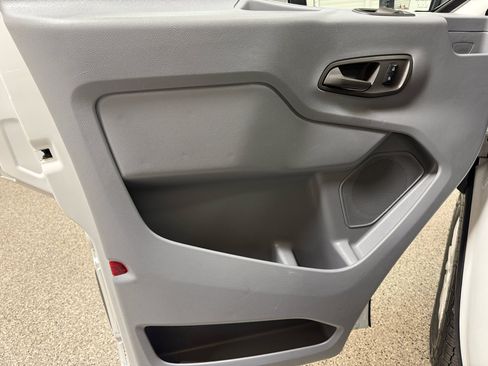 Used 2017 Ford Transit 350 XLT image 11