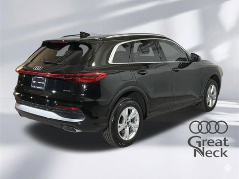 Certified 2025 Audi Q5 Premium w/ Convenience Package image 11