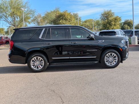 Used 2021 GMC Yukon SLT w/ SLT Luxury Plus Package image 2