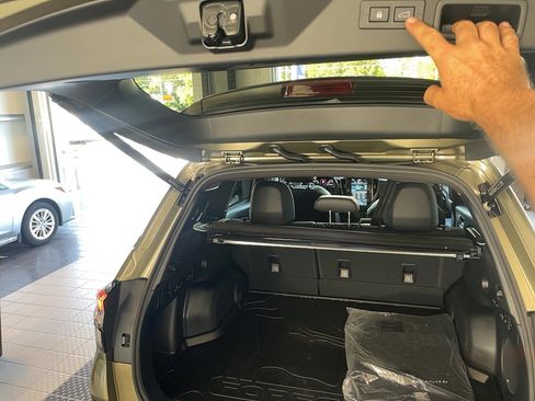 Used 2025 Subaru Forester Limited image 25