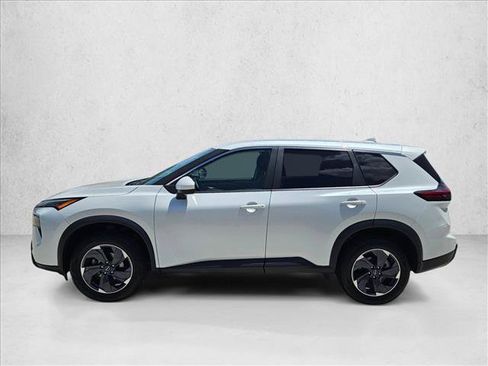 Used 2024 Nissan Rogue SV FWD image 9