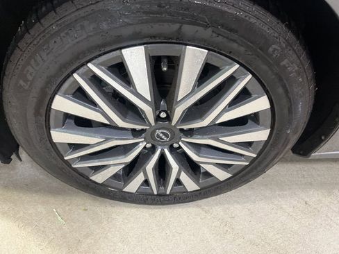 Used 2024 Nissan Altima 2.5 SV FWD image 10