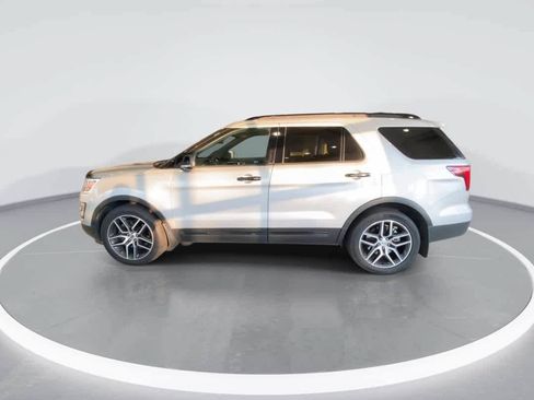 Used 2017 Ford Explorer Sport w/ Equipment Group 401A AWD/4WD image 5