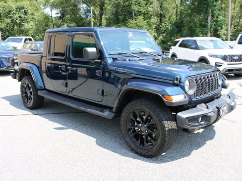 Used 2025 Jeep Gladiator Sport AWD/4WD image 10