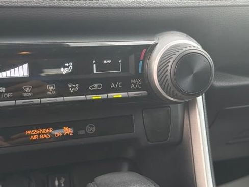 Used 2019 Toyota RAV4 LE FWD image 29