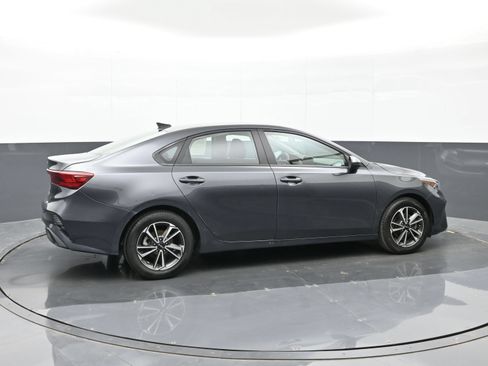 Used 2022 Kia Forte LXS FWD image 5