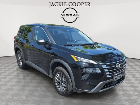 Used 2024 Nissan Rogue S FWD image 3