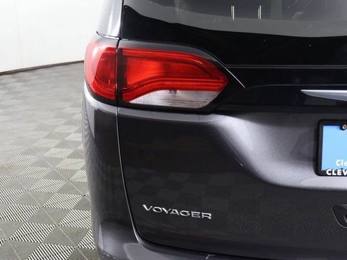 Used 2023 Chrysler Voyager LX image 13