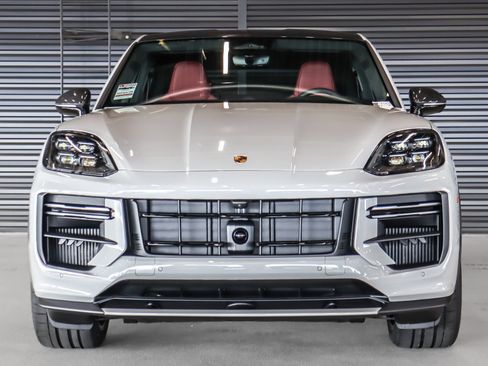 New 2026 Porsche Cayenne Turbo GT image 8