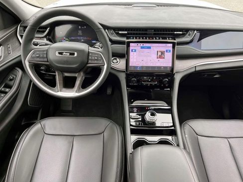 Used 2023 Jeep Grand Cherokee 4WD 4xe w/ Luxury Tech Group II image 11