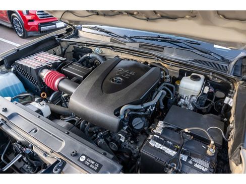 Used 2017 Toyota Tacoma TRD Off-Road image 29