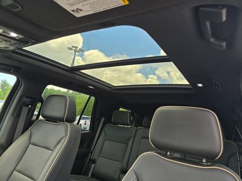 Used 2023 GMC Yukon SLT AWD/4WD image 14