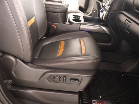 Used 2022 GMC Sierra 2500 AT4 w/ AT4 Preferred Package AWD/4WD image 14