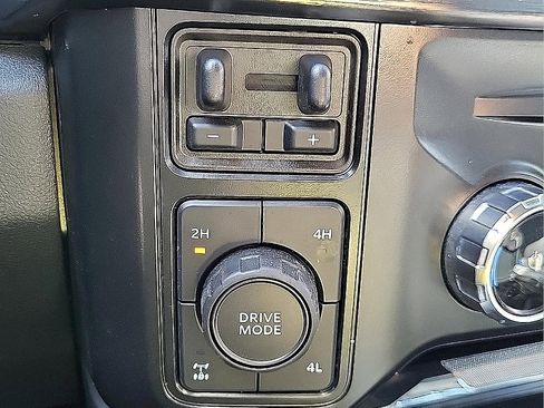 Used 2025 Ford F350 Lariat w/ Black Appearance Package AWD/4WD image 28
