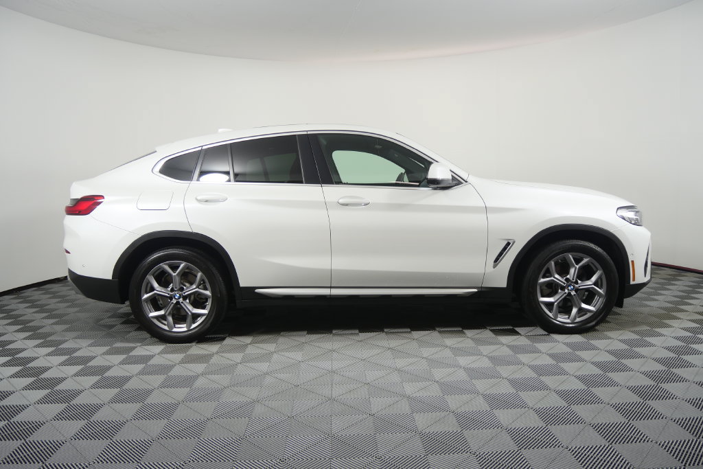 Certified 2025 BMW X4 xDrive30i w/ Premium Package AWD/4WD image 3