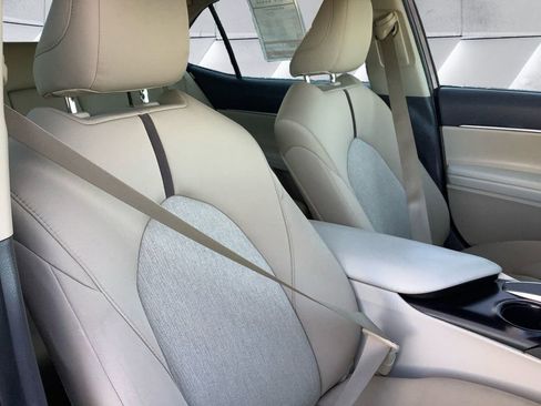 Used 2020 Toyota Camry LE image 14