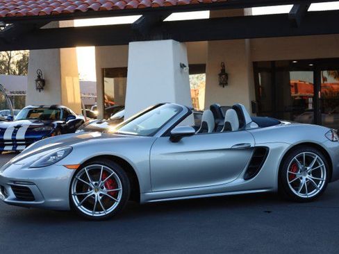 Used 2017 Porsche 718 Boxster S image 5