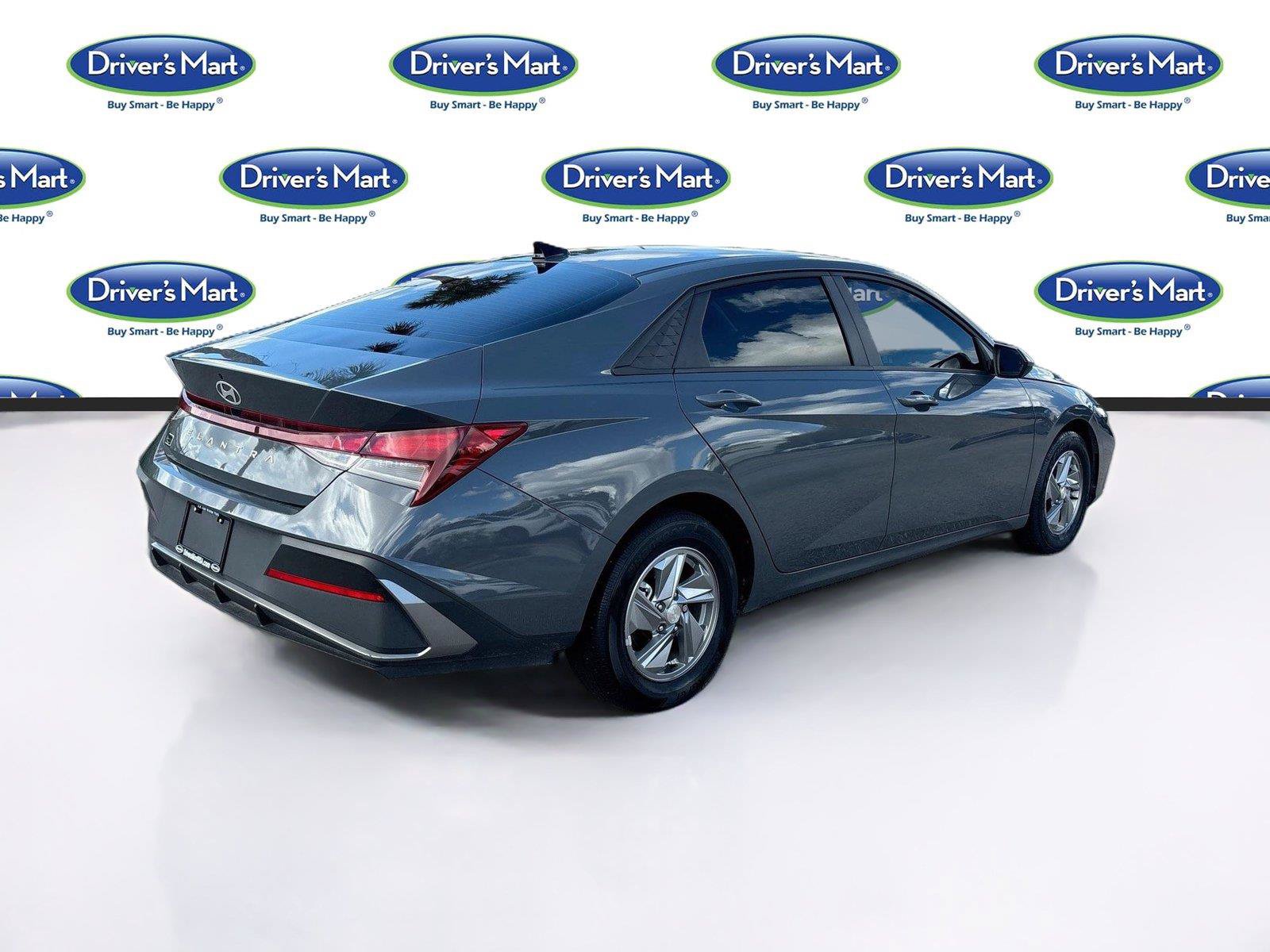 Used 2025 Hyundai Elantra SE FWD image 7