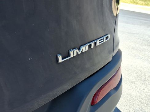 Used 2014 Jeep Cherokee Limited AWD/4WD image 9