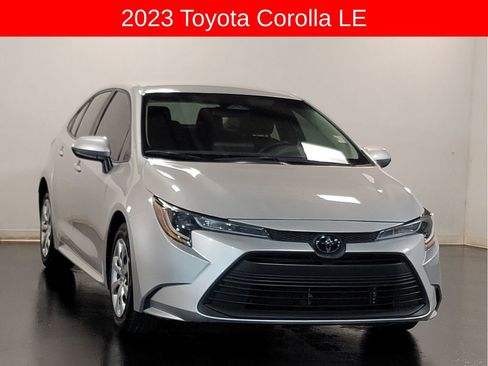Used 2023 Toyota Corolla LE image 2