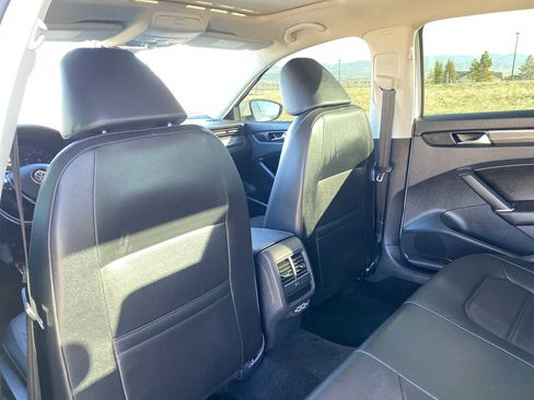 Used 2020 Volkswagen Passat 2.0T R-Line image 32