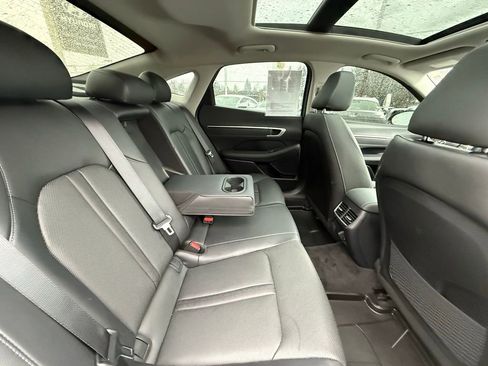Certified 2022 Hyundai Sonata Limited w/ Winter Weather Package image 15