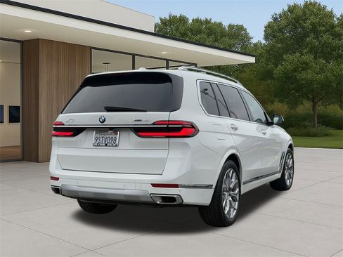 Used 2025 BMW X7 xDrive40i image 8