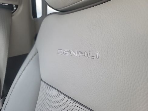 Used 2022 GMC Yukon Denali RWD image 33