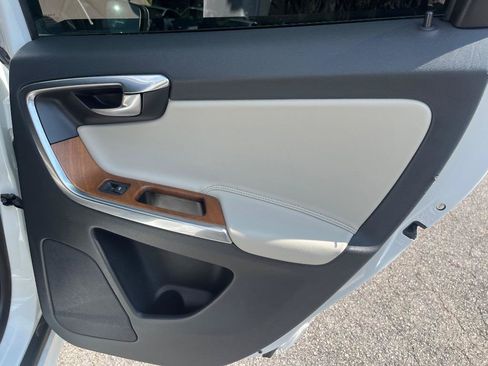 Used 2015 Volvo XC60 T6 Platinum FWD image 32