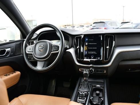 Used 2019 Volvo XC60 T6 Momentum w/ Multimedia Package image 18