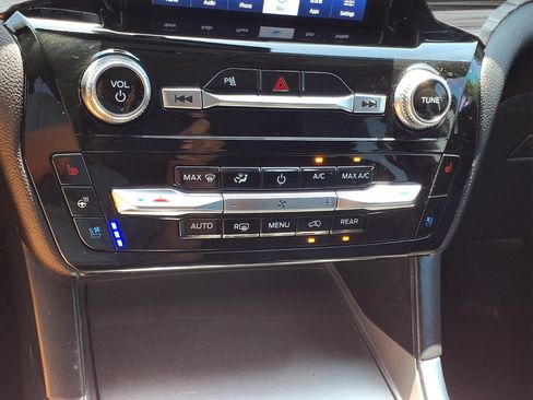 Certified 2024 Ford Explorer Limited w/ Limited Technology Package RWD image 19